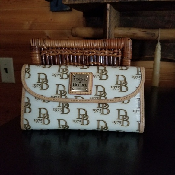 Dooney & Bourke Handbags - Dooney &Bourke wallet